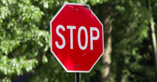 Panneau de signalisation stop