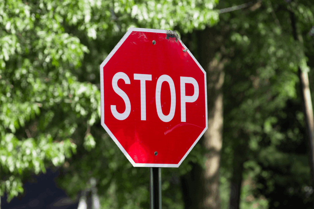 Panneau de signalisation stop